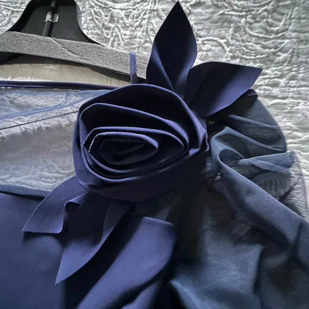 Chiara Boni La Petite Robe “Saori”
Illusion-Sleeve Flower Column Gown- Sz 12 - Picture 8 of 13
